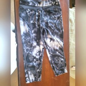 Women's small intrigue brand leggings. Great condition, black and white